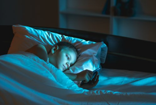صحة الطفل ، شاشات التكنولوجيا للأطفال ، وقت الايباد للأطفال ، اضطرابات النوم عند الأطفال