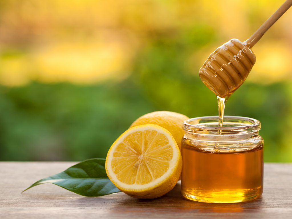 lemon and honey for sore throat and for blackhead removal for skin 